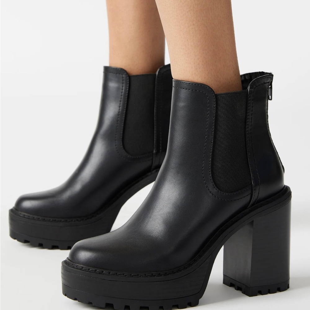 Steve Madden Kat Black Leather Chunky Sole Boot Size 7.5M